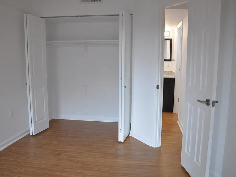 1300 Army Navy Dr #813 — Photo 10