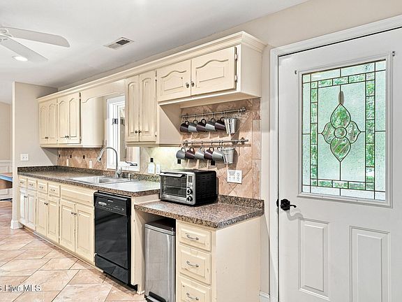 4th image of 102 Juniper Court