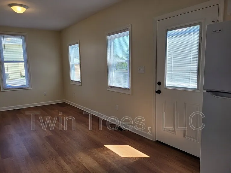 5948 Main St #2 — Photo 8