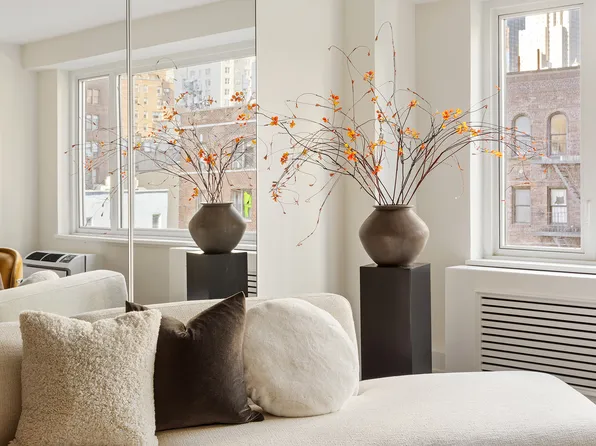 411 East 53rd Street image 2 of 12