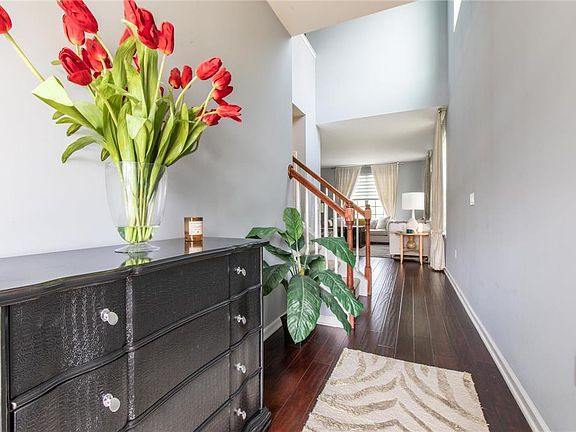 4th image of 105 Gray Dr