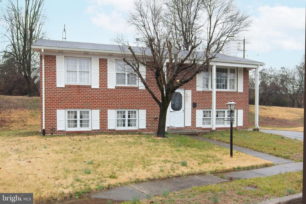 8 Weyhill Ct, Rosedale, MD 21237