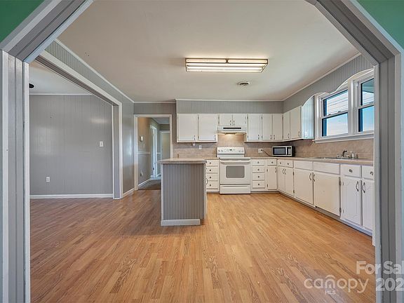 5th image of 188 Windy Hill Dr