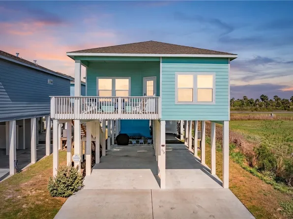 112 Maldives Dr, Rockport, TX 78382