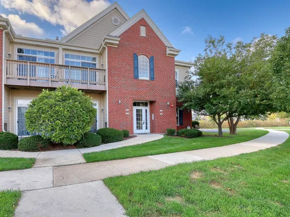 2561 W Colonial Woods DRIVE, Oak Creek, WI 53154