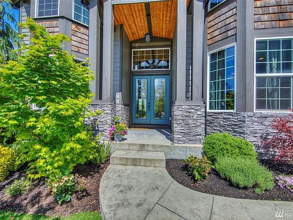 Inviting front double door entry!