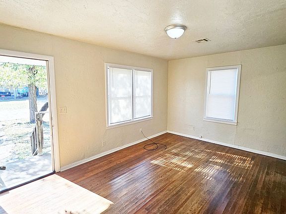 4th image of 913 NW 99th St