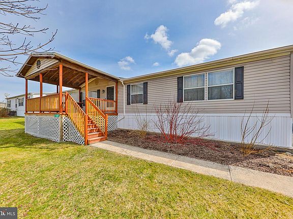 3rd image of 160 Ashley Ln