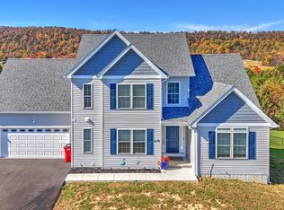 586 Duckwoods Ln, Martinsburg, WV 25403
