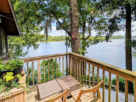 3rd image of 918 River Rd
