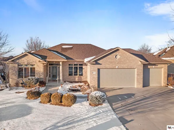 9345 Whispering Wind Rd, Lincoln, NE 68512