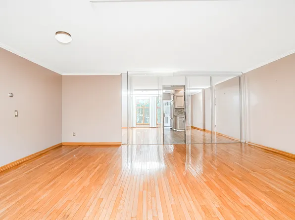 2055 Coleman Street image 4 of 26