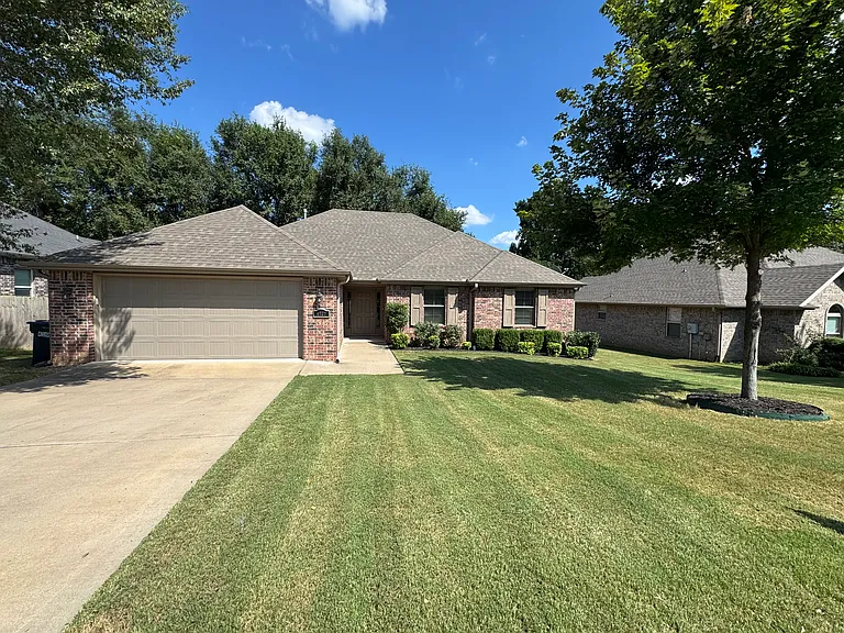 4027 Benjamin Ln — Photo 1