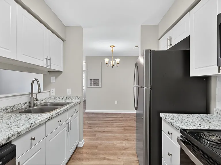 Nevin Place Apartments — Photo 18