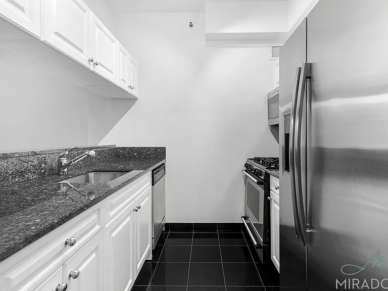60 23rd St #1705 — Photo 5