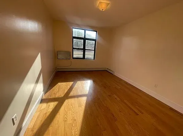 42-07 Bell Boulevard image 4 of 8