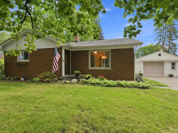 70484 N Main St, Richmond, MI 48062