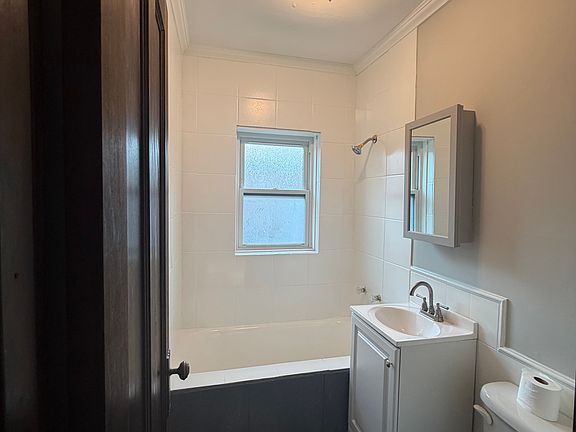 5th image of 1419 W Touhy Ave APT 7