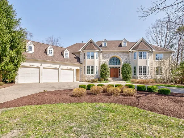 10 Woodglen Ln, Voorhees, NJ 08043