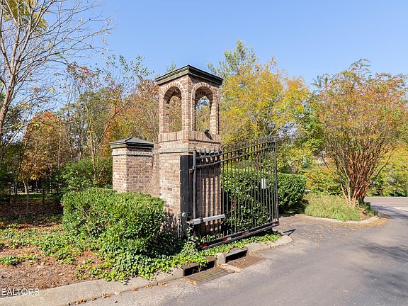 2nd image of 6901 Alden Glen Way