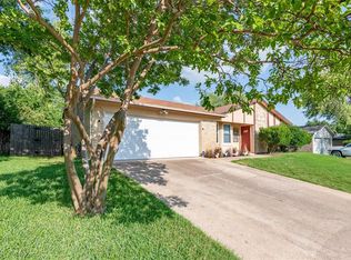 3128 Meadow Wood Ln, Bedford, TX 76021