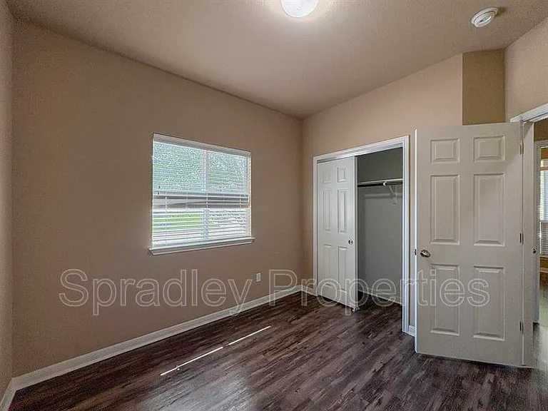 406 Banbury — Photo 7