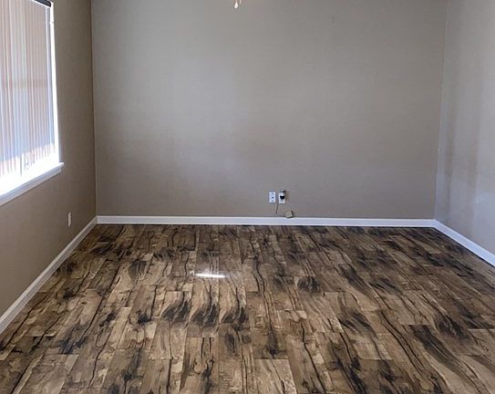 4th image of 4310 Country Club Dr