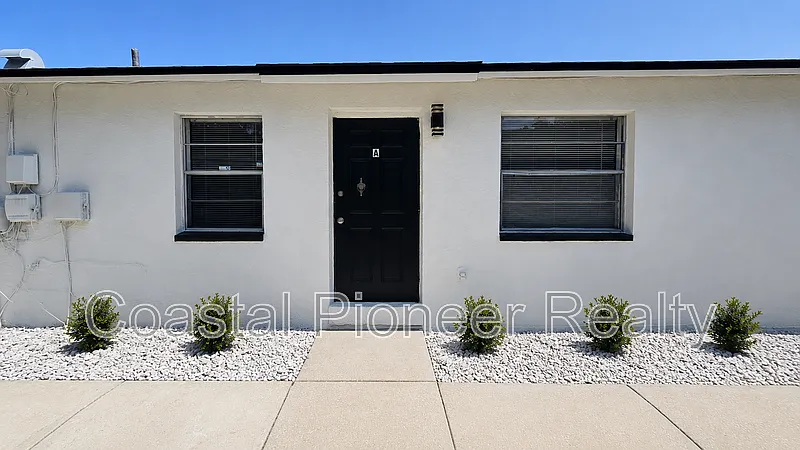 3 bed, 2.0 bath, 1079 sqft, $2,150 — Photo 3