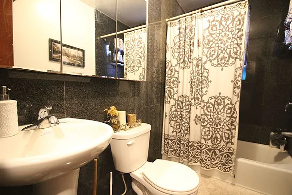 Rented by Dynamik Realty | media 10