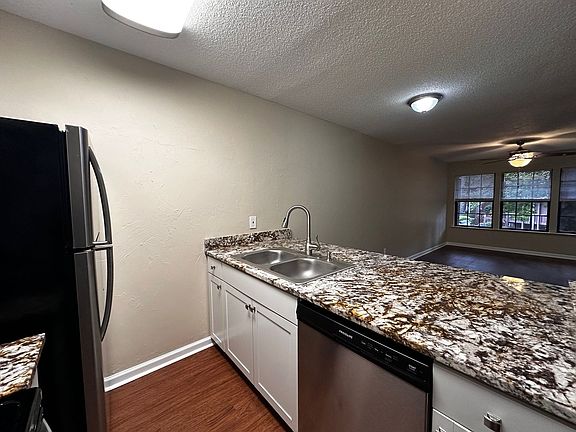 4th image of 797 Timberway Ct