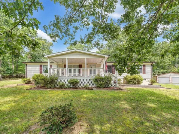 872 Hunters Dr, New Castle, VA 24127