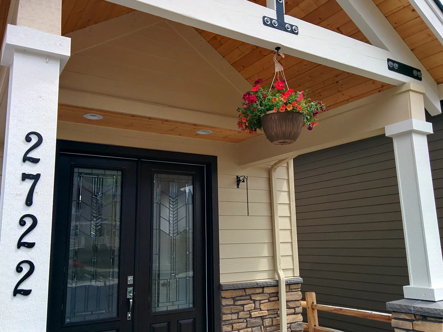 6 bed, 3.5 bath, 4400 sqft, $6,300 — Photo 2