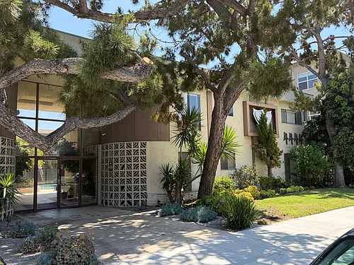 4444 Whitsett Photo 1