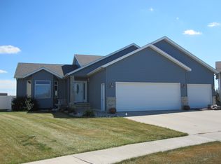 745 Wyndemere Dr, West Fargo, ND 58078