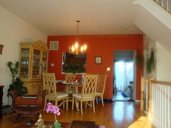 2nd image of 2452 Clover Field Cir
