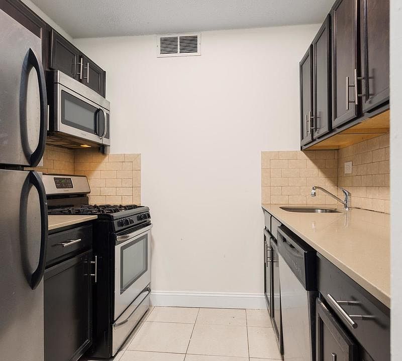 1st image of 1990 Lexington Ave APT 19H