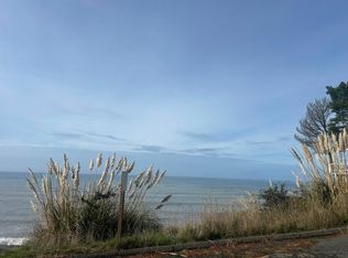 92 Eel Ct, Whitethorn, CA 95589