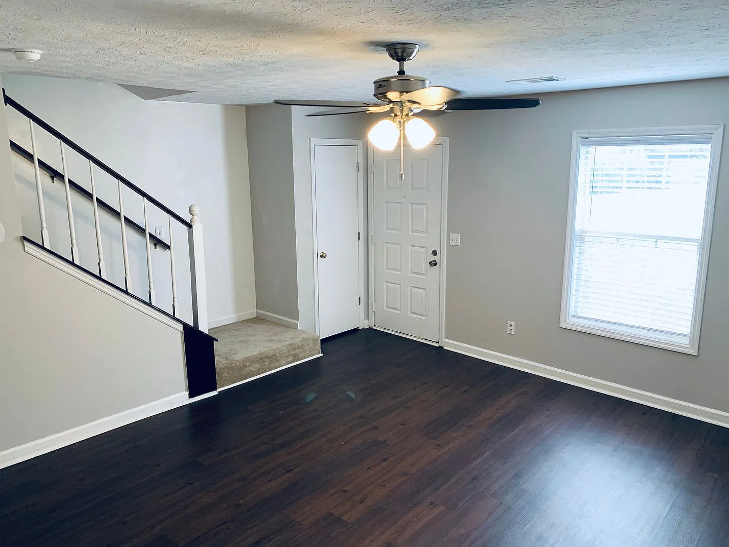 1100 Chinook Street — Photo 3