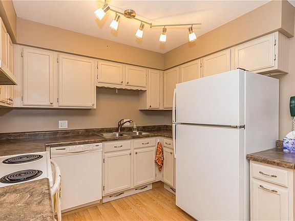 Kitchen - 11 drawers