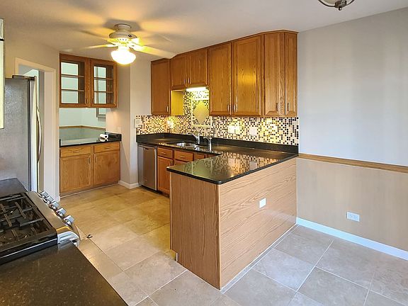 5th image of 982 N Glenview Ct