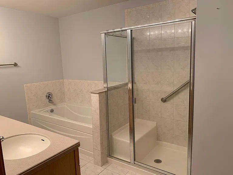 101 Pointe Dr #102 — Photo 30