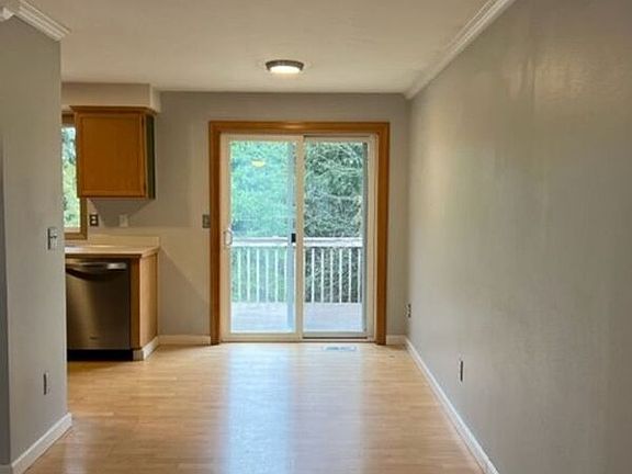 4th image of 26525 Fox Hill Dr N