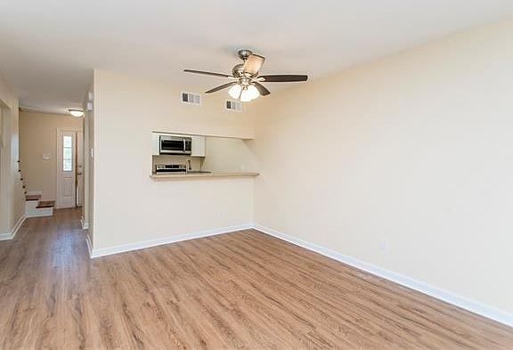 5th image of 382 Fairway Dr APT 17