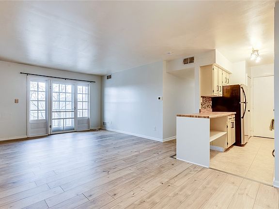5th image of 1060 Chatham Park Dr APT H