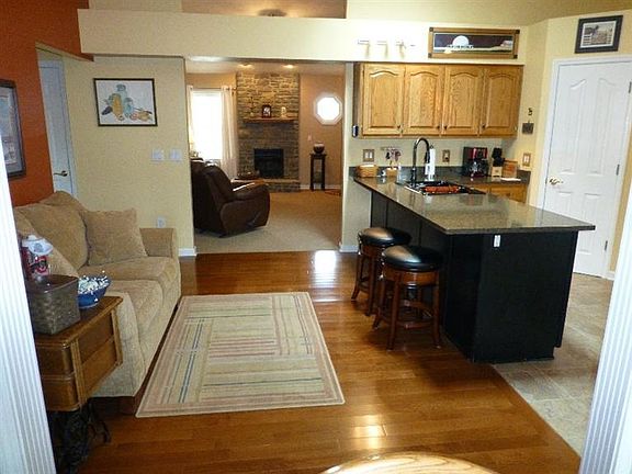 5th image of 324 Morehead Dr