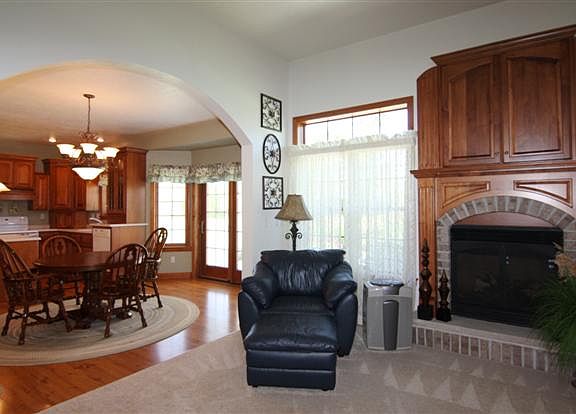 3rd image of 2428 Skyline Oaks Dr
