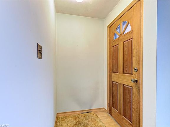 3rd image of 21 Dixon Rd