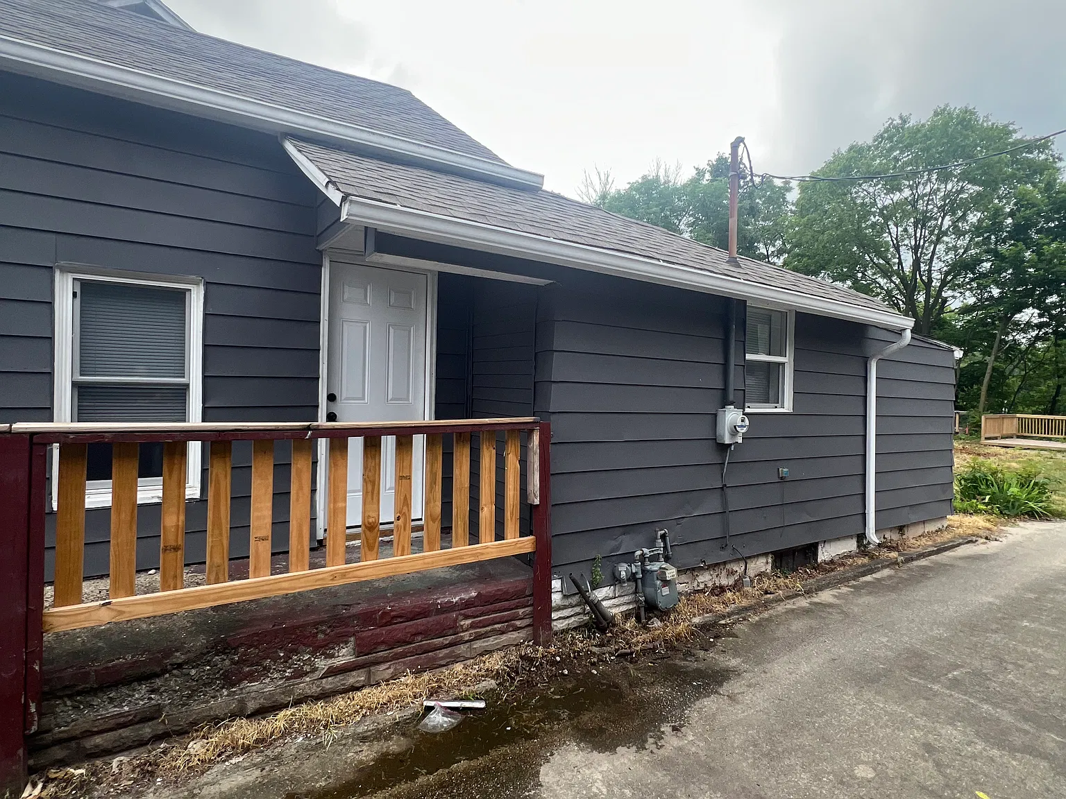 2224 Pleasant St — Photo 2