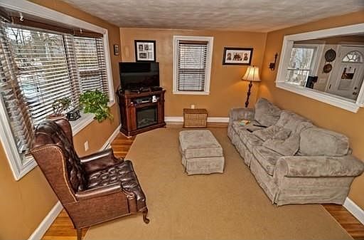 4th image of 9 Hillcrest Dr