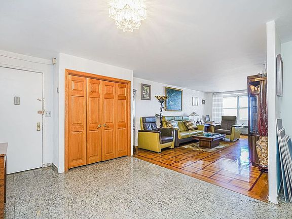 4th image of 35 Seacoast Ter APT 21C